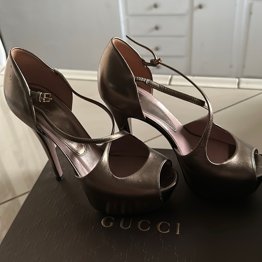 Gucci platform open toe gun metal pump